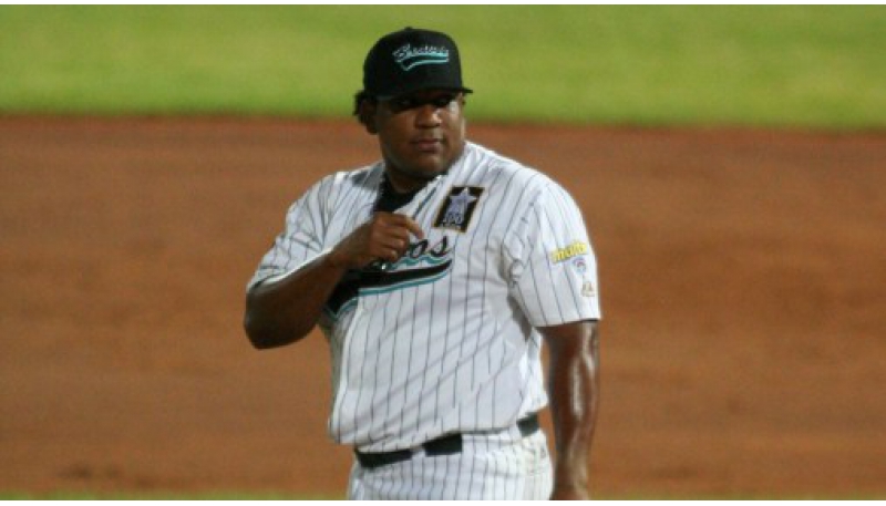 Cuatro triunfo de Edgar Martínez