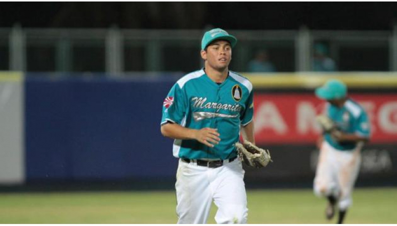 Breyvic Valera bateó tres imparables