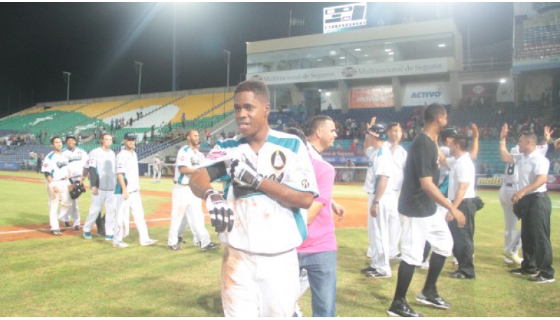 Los Bravos triunfaron en 12 entradas