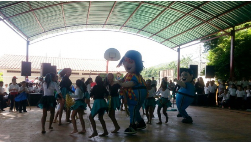 Los Bravos hacen también labor social