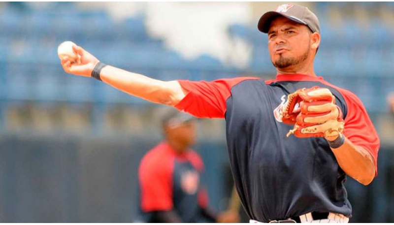 Los Bravos adquirieron a Luis Maza