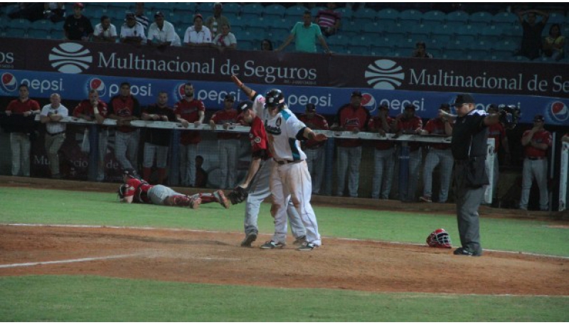 Los Bravos le ganaron a los Cardenales