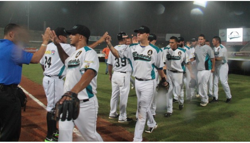 Los Bravos le ganaron 8-1 a los Leones