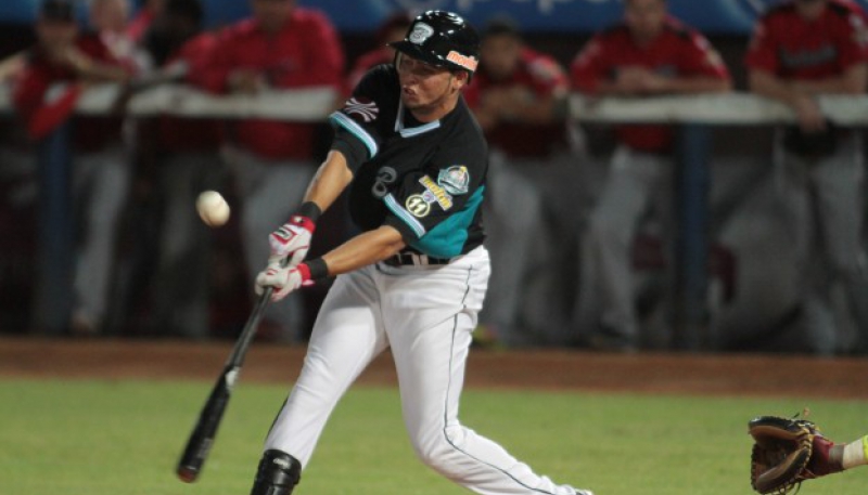 Breyvic Valera pegó 2 imparables