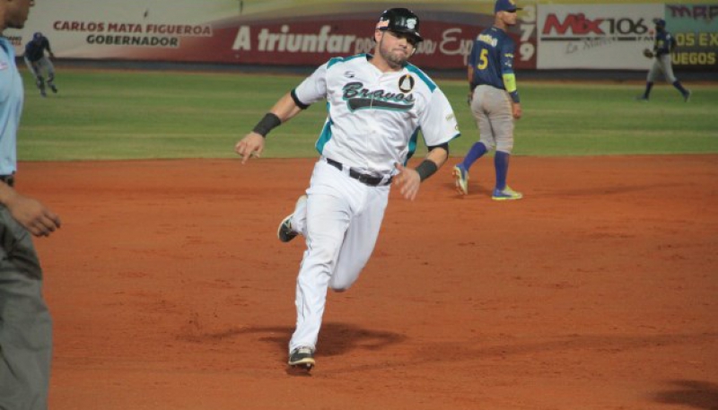 Piña con 2 hits, remolcada y anotada