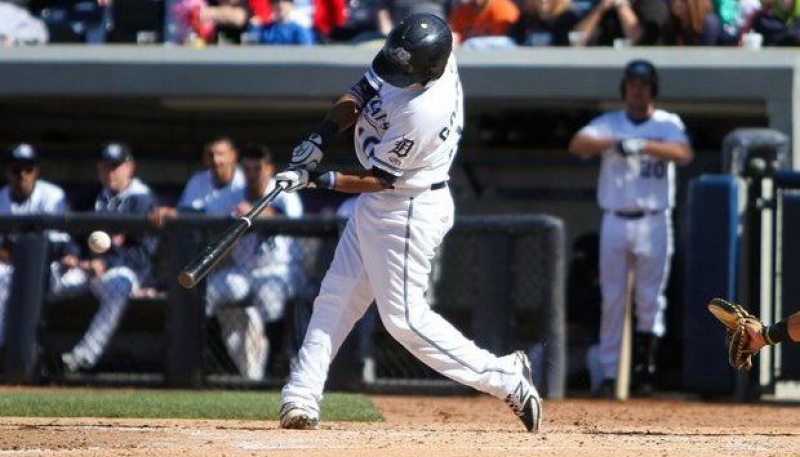 David González tuvo de 4-3 y batea .304