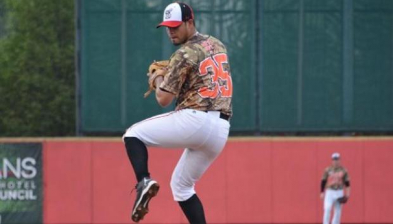 Omar Bencomo ganó y tiene marca de 5-0