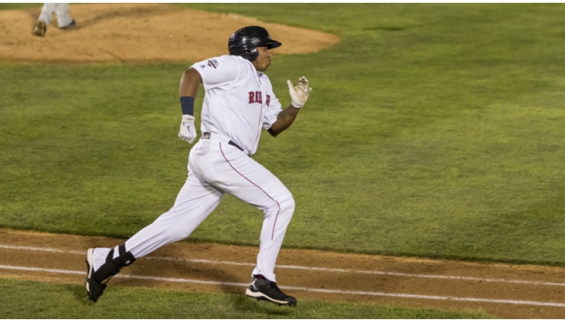 Martínez lleva 14 juegos en fila con hits