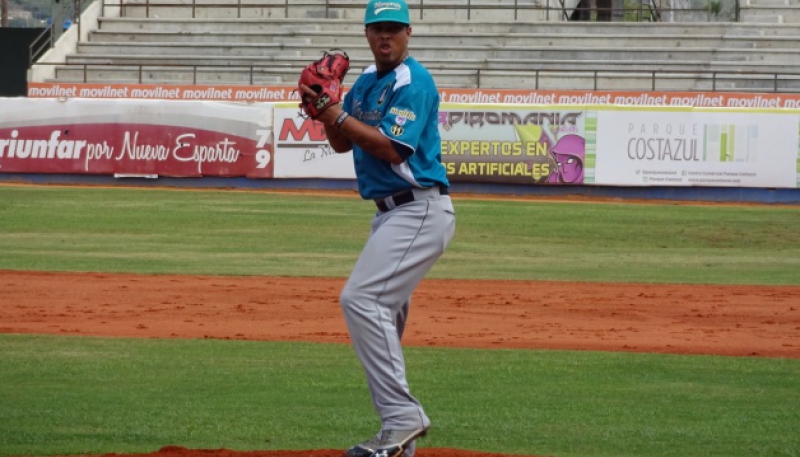 Kender Villegas se reportó a los Bravos