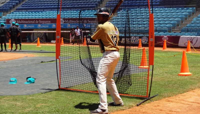 Los Bravos se crecidos en la Paralela