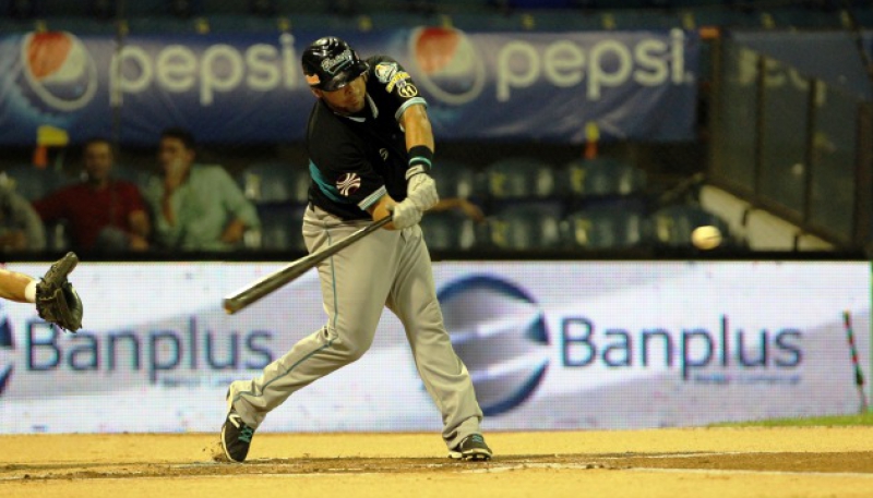 Los Bravos sin suerte ante los Tiburones