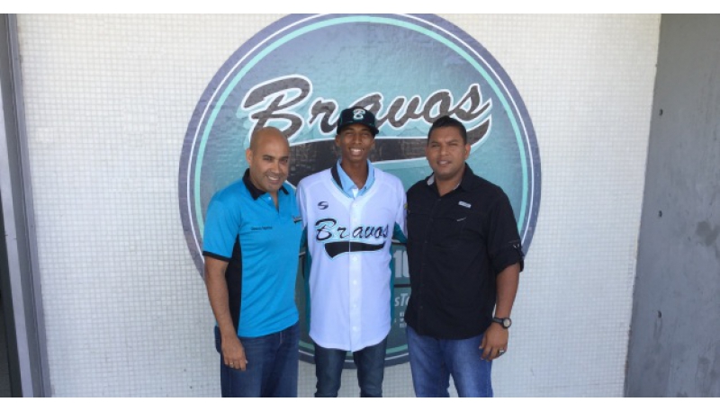 Los Bravos firmaron a un jardinero