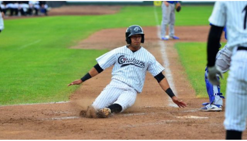 Angelo Castellano pegó tres hits