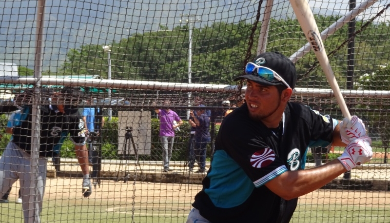 Breyvic Valera se incorporó a los Bravos