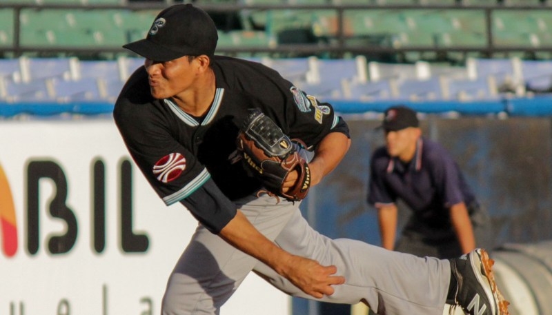 Los Bravos jugaron contra Magallanes