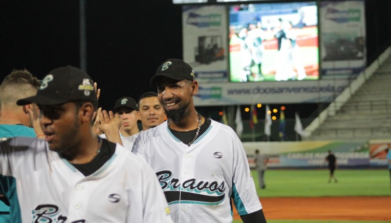 Los Bravos le volvieron a ganar a los Cardenales