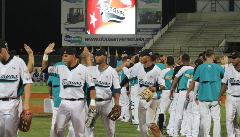 Los Bravos descargaron su poder ante el Magallanes