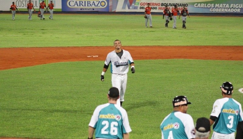 Con batazo de José Osuna ganaron los Bravos