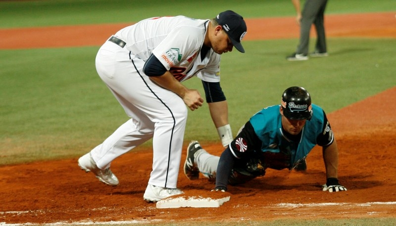 Los Bravos sin suerte ante los Caribes