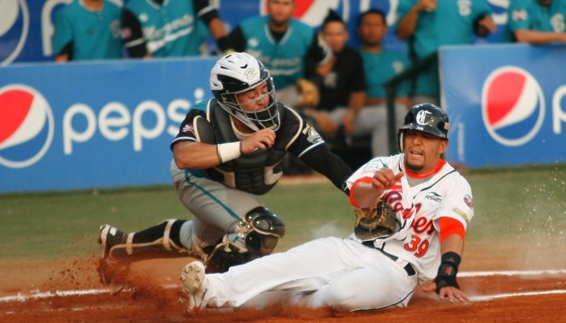 Los Bravos cayeron 15-11 ante los Caribes