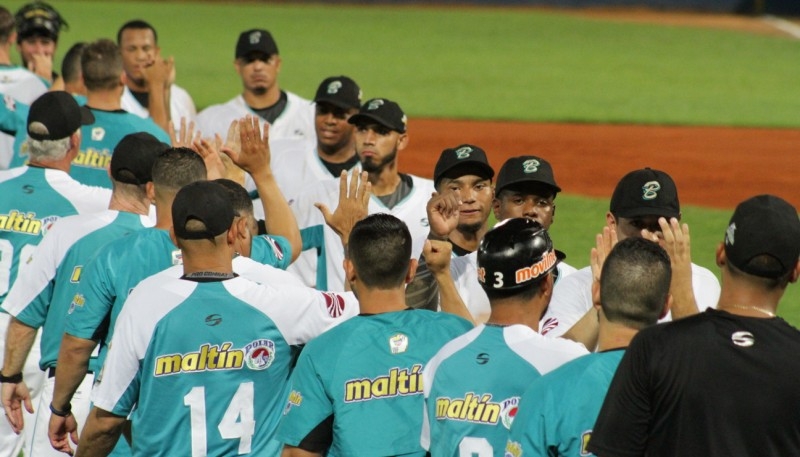 Los Bravos apaleron a los Leones en Guatamare