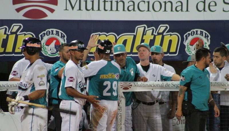 Los Bravos dominaron 7-3 a los Cardenales