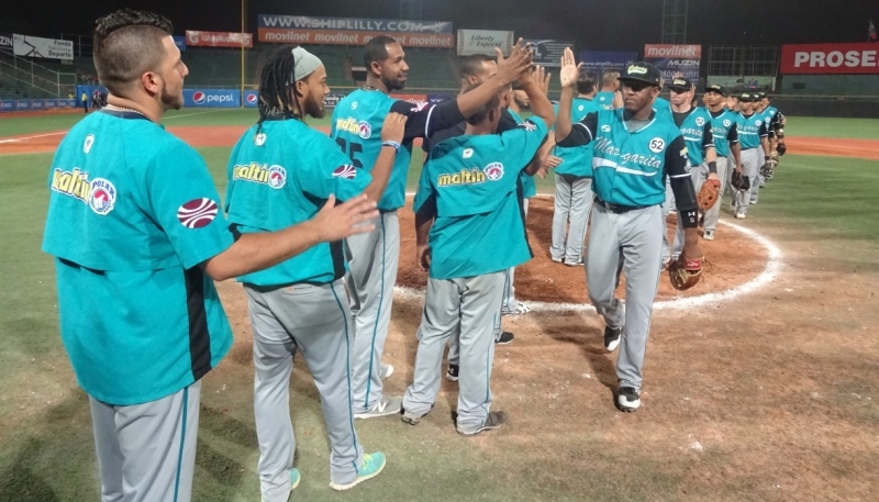 Los Bravos le ganaron 15-3 a los Caribes