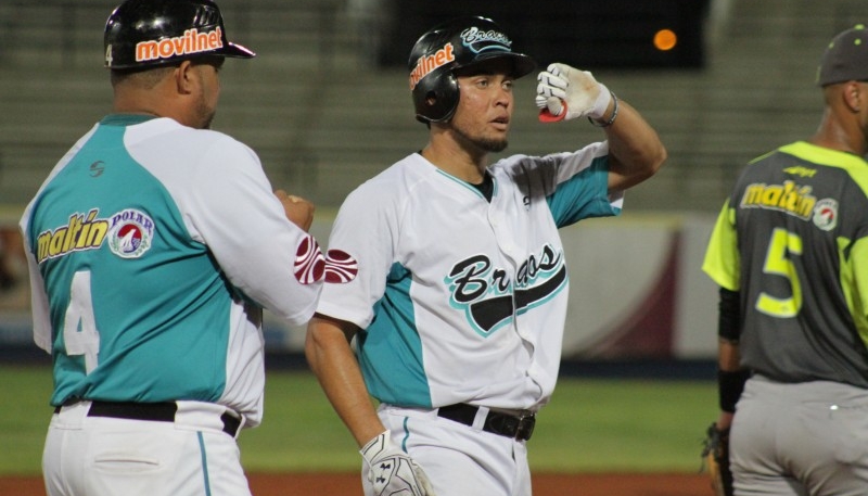 Breyvic Valera y su nueva marca en los Bravos