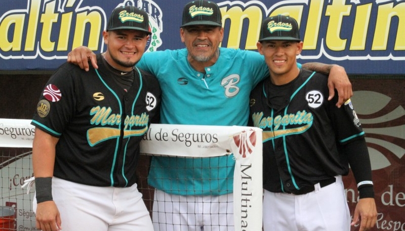 Henry Blanco es otro padre que dirige a su hijo