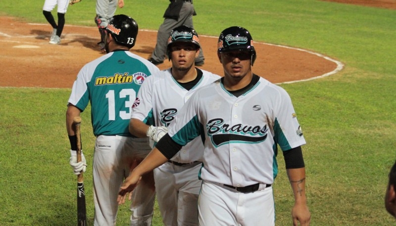 Valera y Osuna lideran el grupo del Spring Training