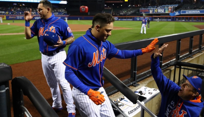 Flores y Peralta dieron sendos jonrones