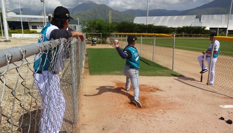 Los Bravos sumaron tres nuevos peloteros