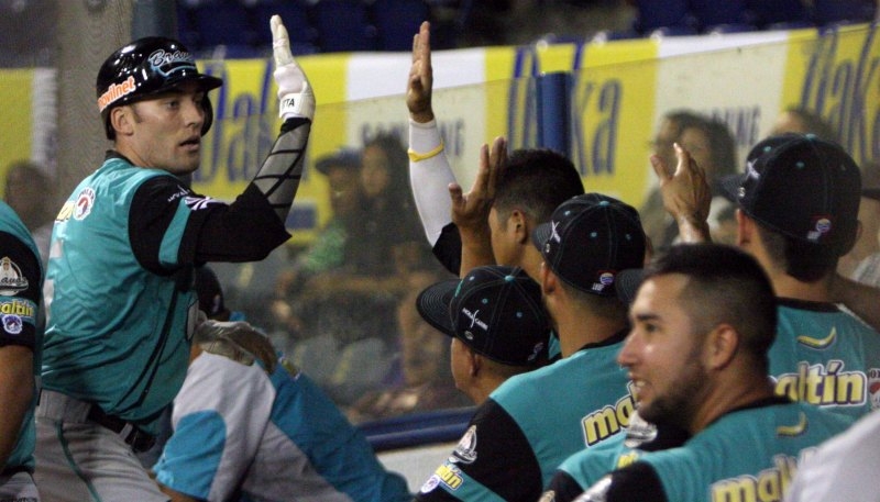 Los Bravos arrollaron a los Tiburones