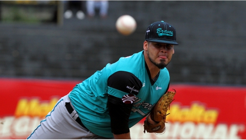 Los Bravos se despidieron ganando