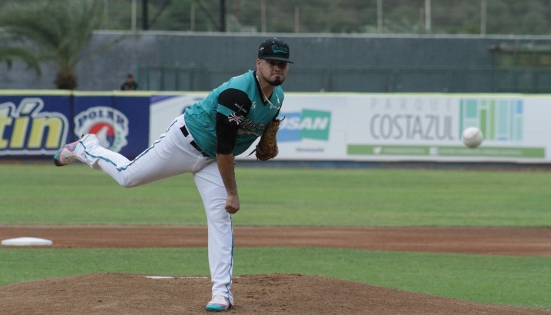 Omar Bencomo Jr., acordó con Minnesota