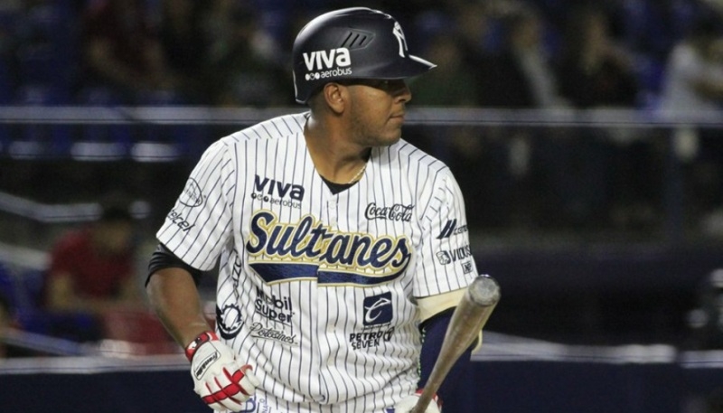 Daniel Mayora conectó su tercer jonrón  en México