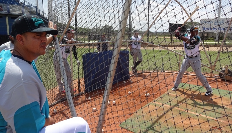 El Coach de Banca Reinaldo Ruiz se unió a los Bravos