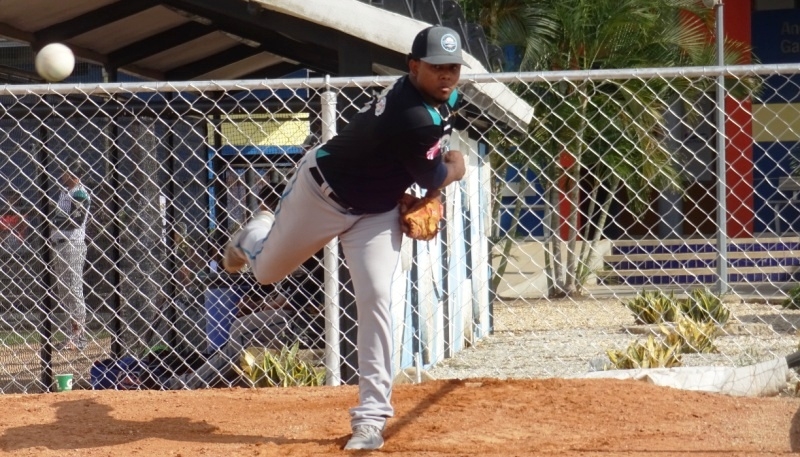 Carlos Navas ya se uniformó con los Bravos