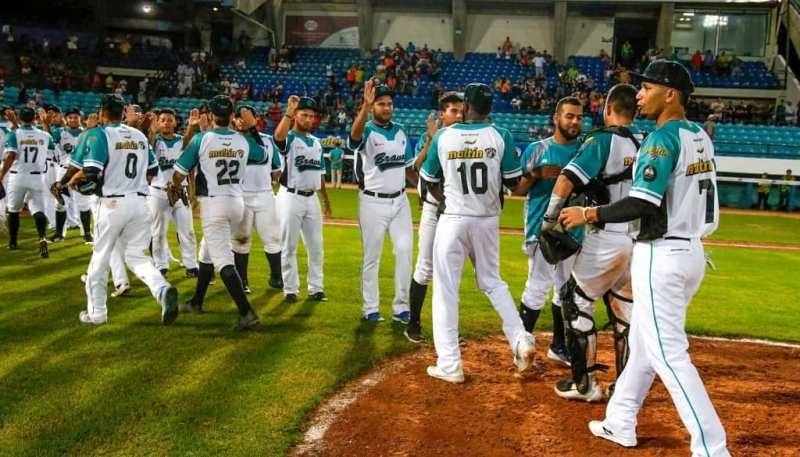 Los Bravos le ganaron el segundo a los Tiburones