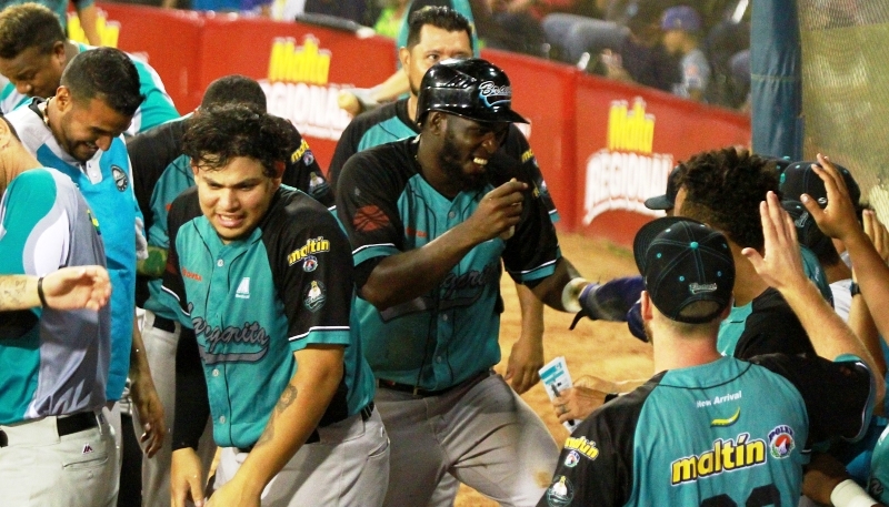 Los Bravos barrieron y subieron al primer lugar