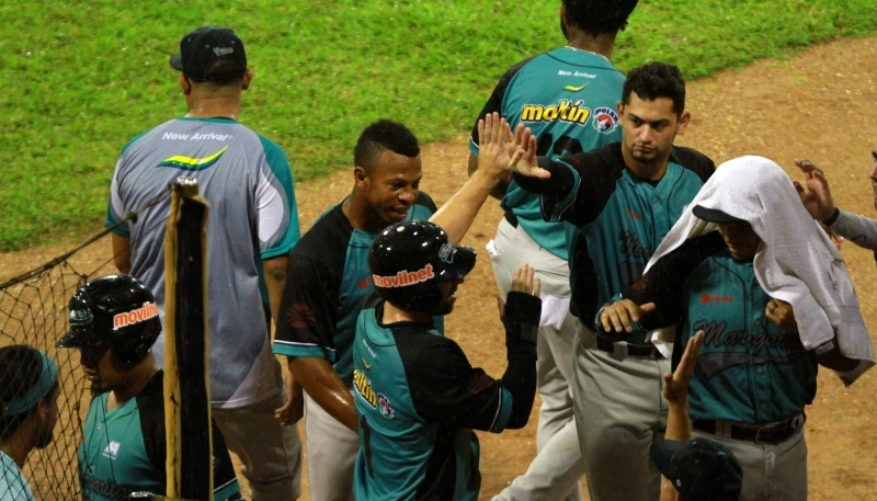 LLuvia de batazos a favor en la UCV