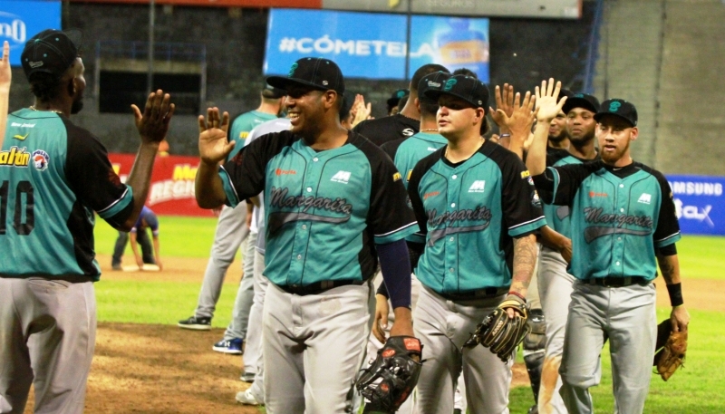 Los Bravos sometieron a los Tiburones otra vez