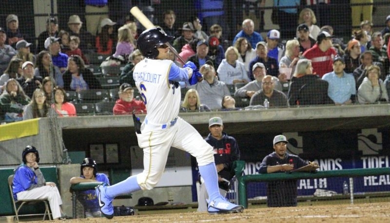 Jhonny Bethencourt pegó su 1er doble de la campaña