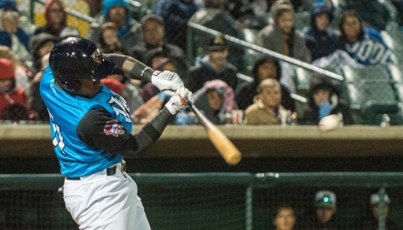 Luis Castró conectó dos jonrones más