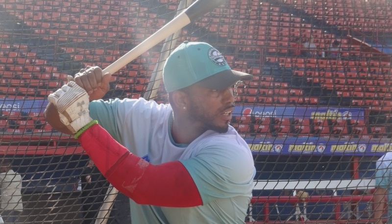 Osniel Madera repartirá leña en la isla