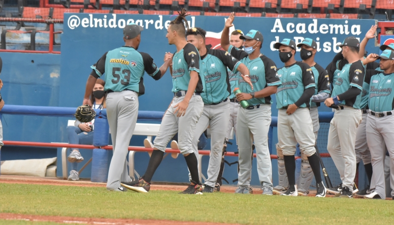 BRAVOS DE MARGARITA SIGUE PEGANDO PRIMERO ANTE MAGALLANES