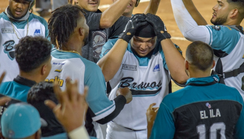 Bravos ganó a batazos el liderato de la Occidental