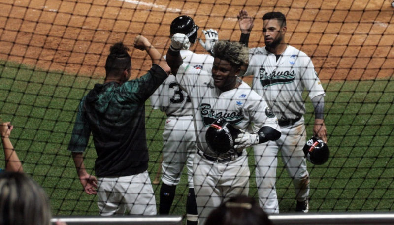 BRAVOS SE IMPUSO CON CONTUNDENCIA A CARIBES