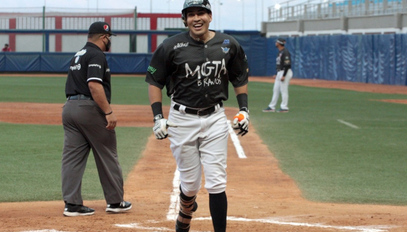 FLORES FUE EL “BARBARAZO” ANTE CARDENALES