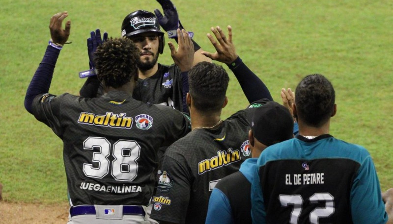 BRAVOS PEGÓ PRIMERO EN PUERTO LA CRUZ